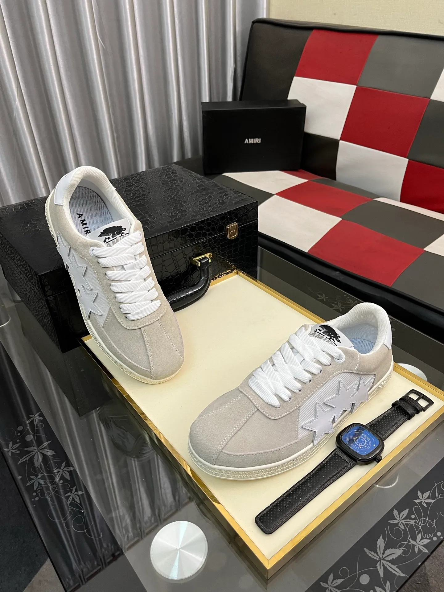 Men's shoes 💰420⌚️⌚️《AMIR*》New men's low-top casual sports sneakers bone shoes, another pair of irresistible bone shoes. Bone shoes are one of AMIRI's most popular items. They use first-layer cowhide uppers. The side bones are made of two cowhide laminations. They have a three-dimensional feel. The leather incisions are all oil-edged. Contrasting color design. Simple style. Fashionable sports. Customized metal LOGO nameplate to embellish shoelaces. Exclusive control of top version. Supports comparison. Breathable mesh lining Original rubber outsole A must-have item for daily leisure Suitable for various occasions Check it out if you are looking for high quality Super cool uppers Size: 38-445️⃣ Colors available